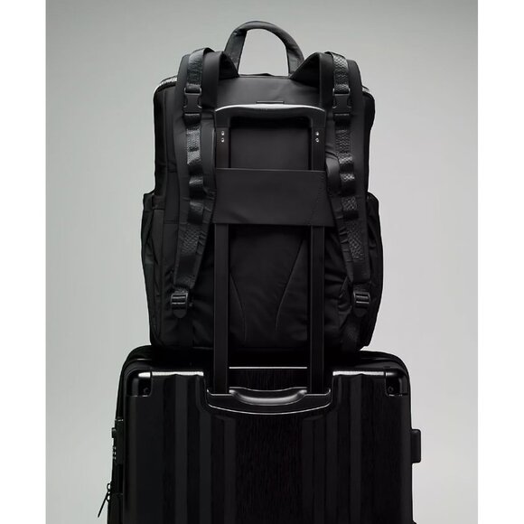 Lululemon New Parent Backpack 17L Black OS - Picture 4 of 16